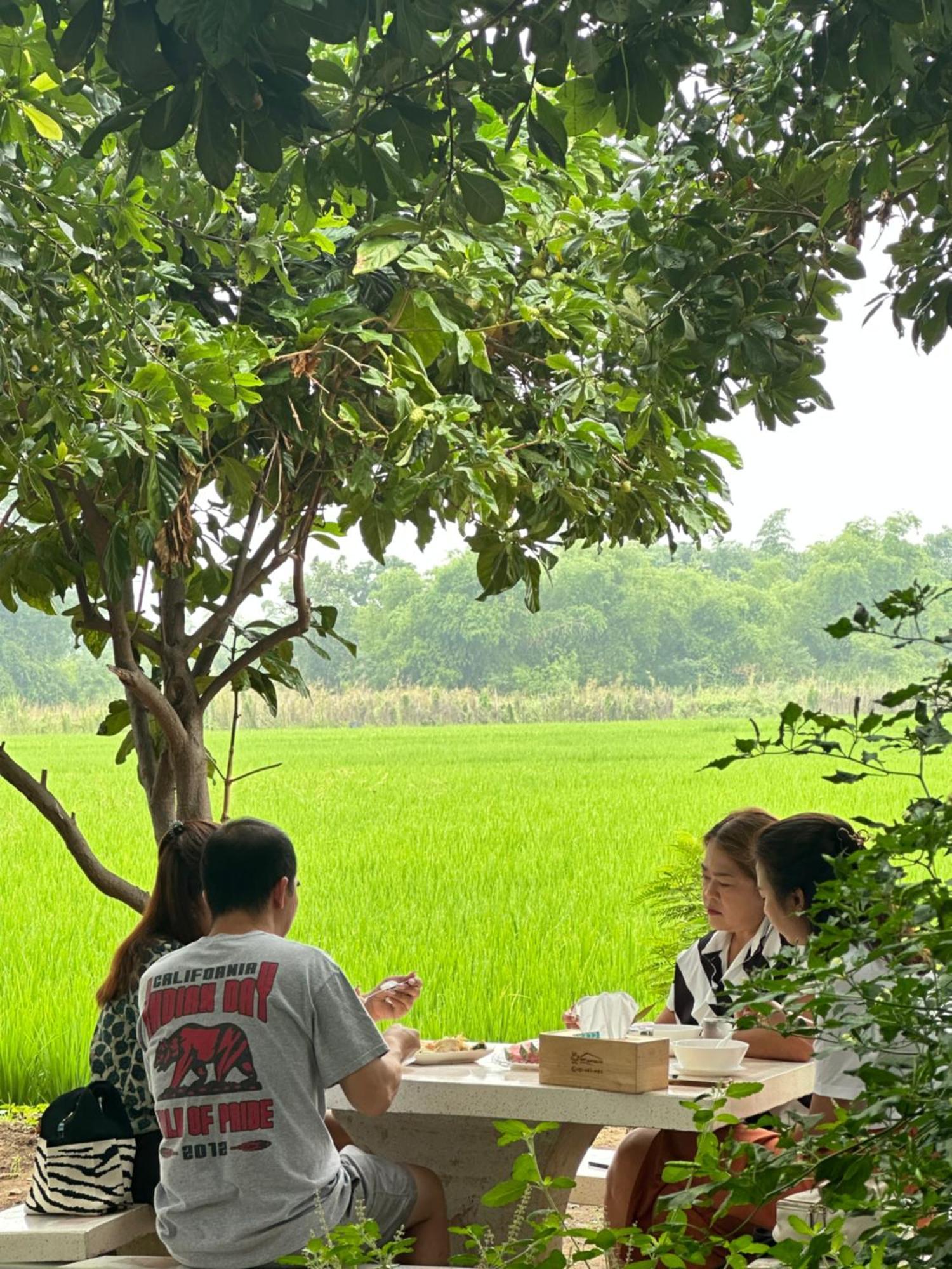 Ban Suweena 우타이타니 외부 사진